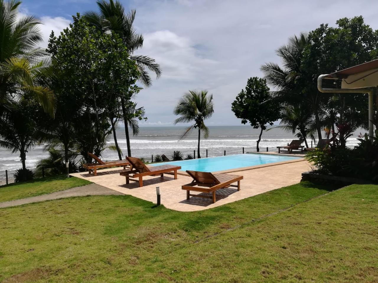 Hotel Playa Reina Llano de Mariato Exterior photo